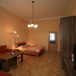 Apartment No. 19 Jaltska 3